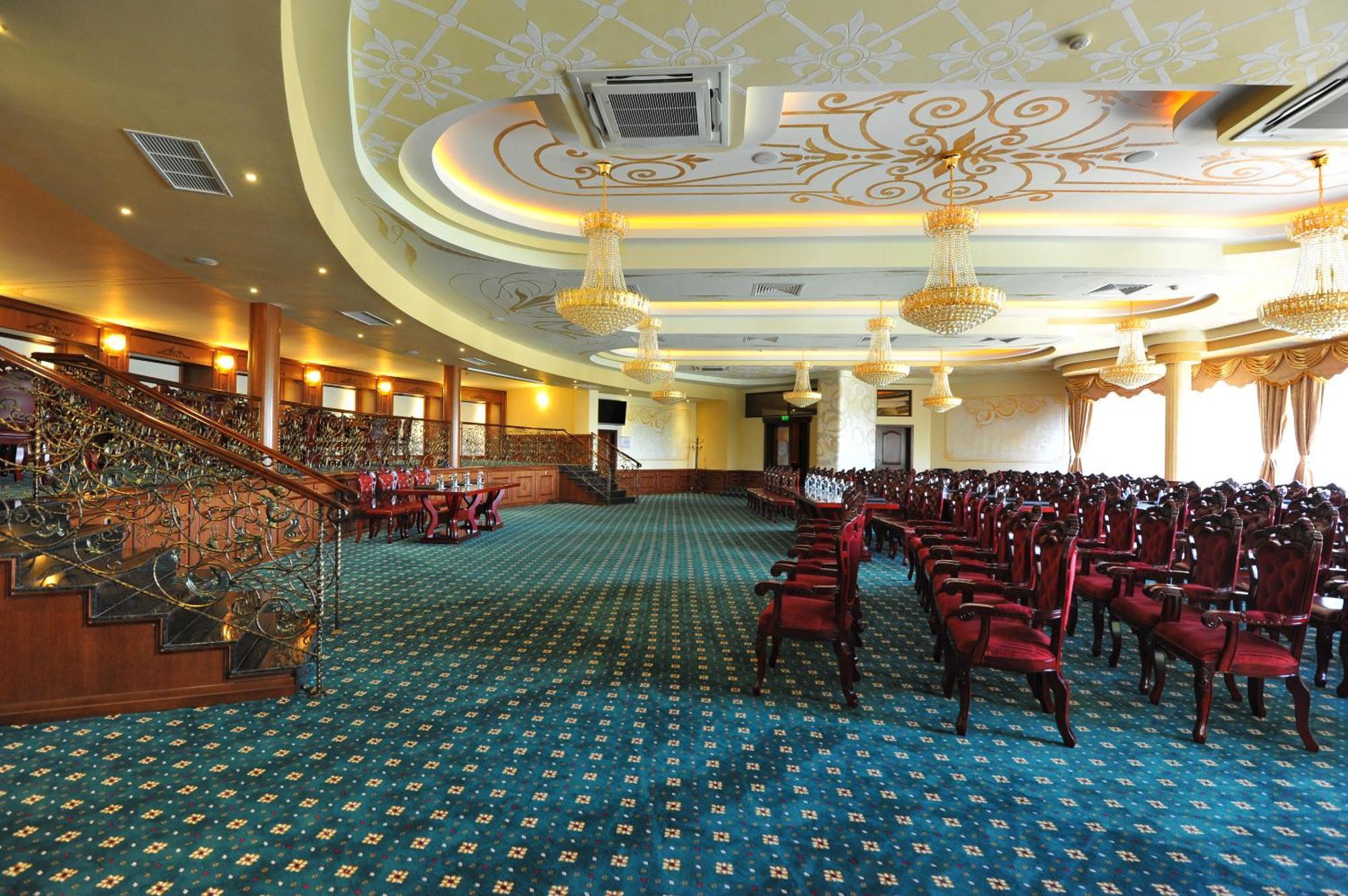 斯塔拉扎戈拉百乐酒店 旧扎戈拉 外观 照片 The interior of the main hall