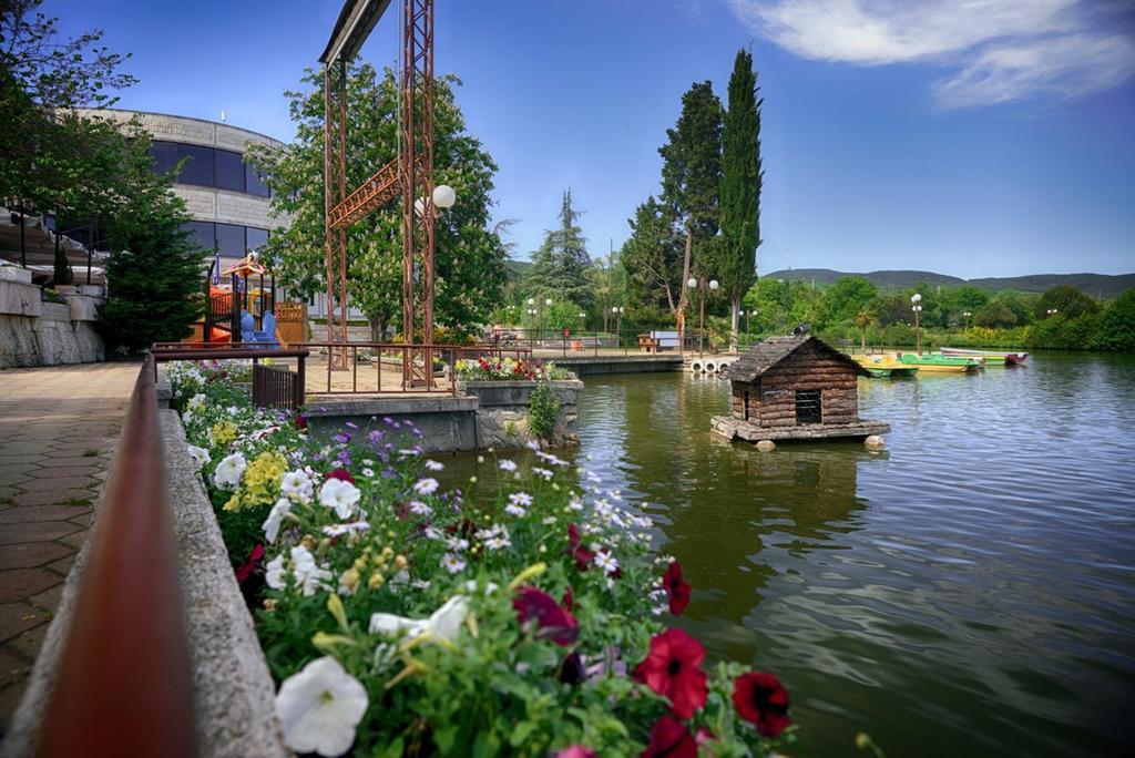 斯塔拉扎戈拉百乐酒店 旧扎戈拉 外观 照片 The lake of the town